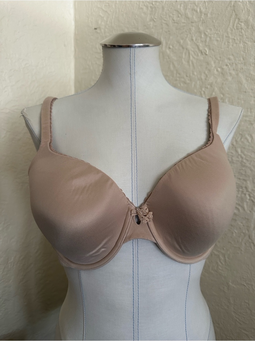 Victoria’s Secret Body by Victoria Lined Perfect Coverage Nude Beige Bra 38C